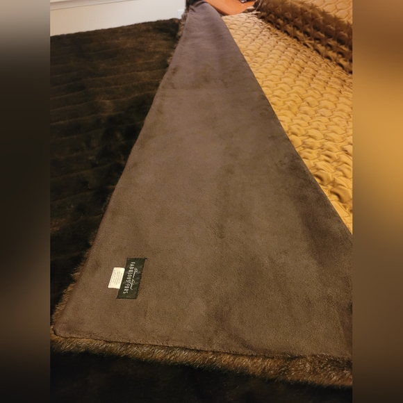 Donna Salyers Fabulous Fur Brown Throw - Picture 5 of 11